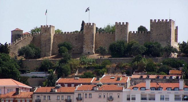 1200px-LisbonCastle.jpg